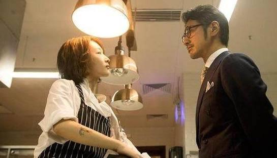 丈夫做好饭，一遍遍趴窗张望等妻子，家里有人等自己回家是什么感觉呢？游戏画面